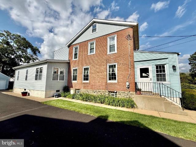 109 N Sylvania Avenue