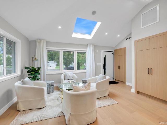 109 Nassau Drive