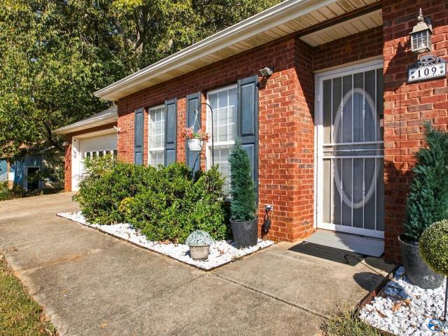 109 Scarlet Oak Circle