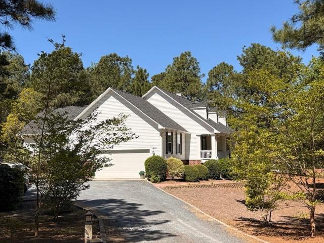 109 Sweetbriar Ct, West End, NC 27376 | MLS #10174