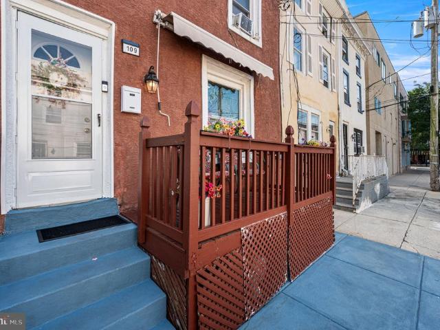 109 Roxborough Avenue