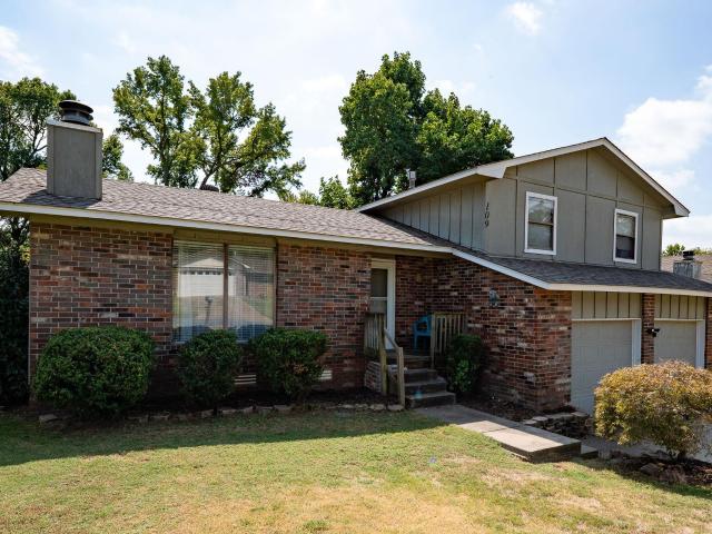 109 Robin Glen Drives