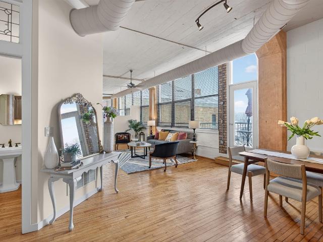 109 W Washington Avenue