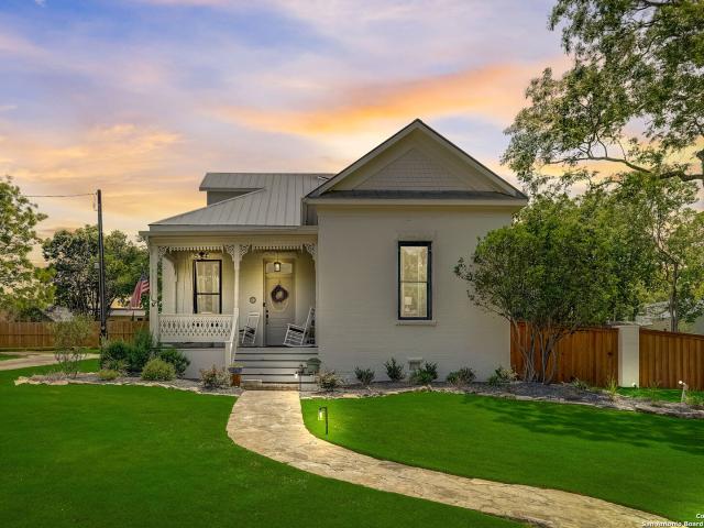 109 W Evergreen St, Boerne, TX 78006 | MLS #1949