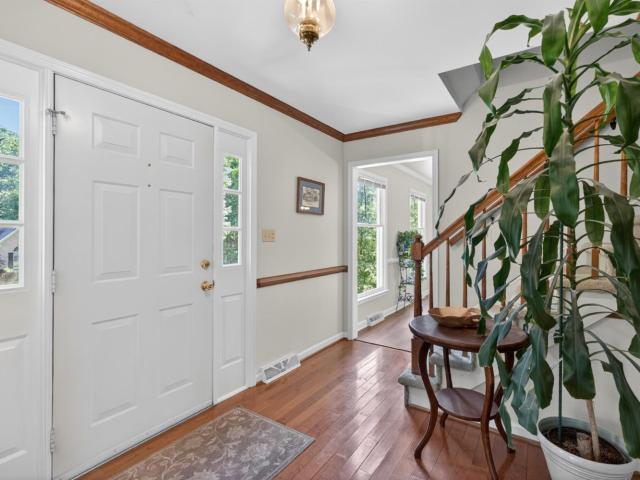 109 W Ivy Drive