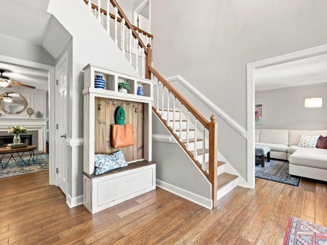 109 W Laurenbrook Court