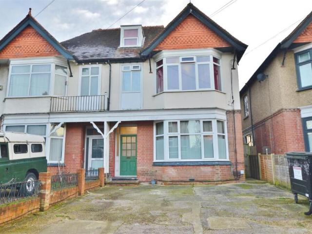 109 Upton Road SL1, 1 bed flat to rent, £975 pcm | PrimeLocation