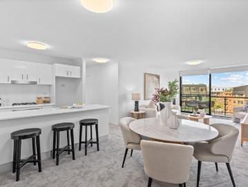 109sqm Internal facing two bedroom top floor apartment w/ parking