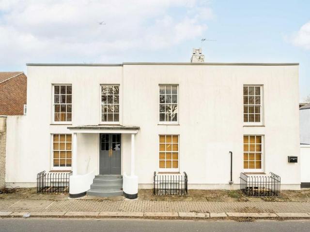 10 12 Priests Bridge, London, SW15 5JE, United Kingdom | 3 bed apartment for rent #137930886 | Rentberry