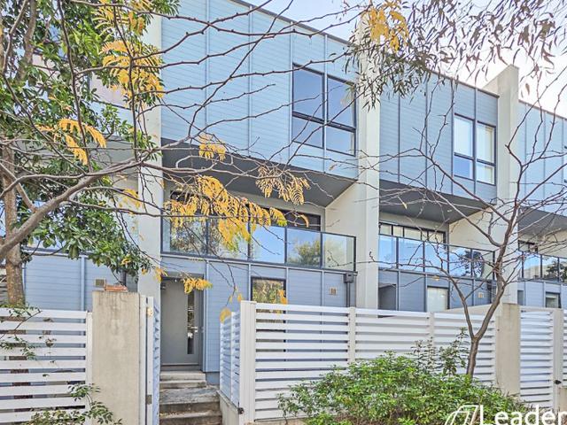 10 TEA TREE LANE, Burwood