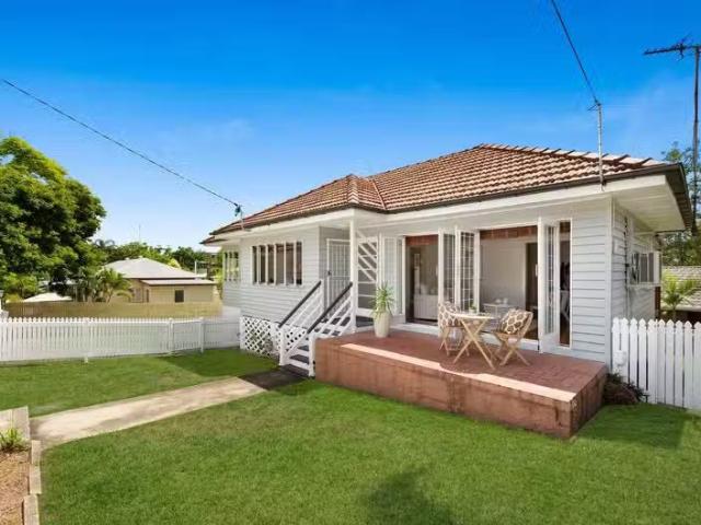 10 Thomson Street, GREENSLOPES, QLD 4120 House for Rent