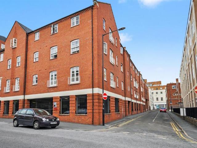 The Corner House, Windsor Place. 1 bed flat to rent £1,200 pcm £277 pw