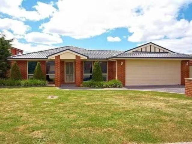 10 Toulouse Terrace, Narre Warren South VIC 3805 House For L.