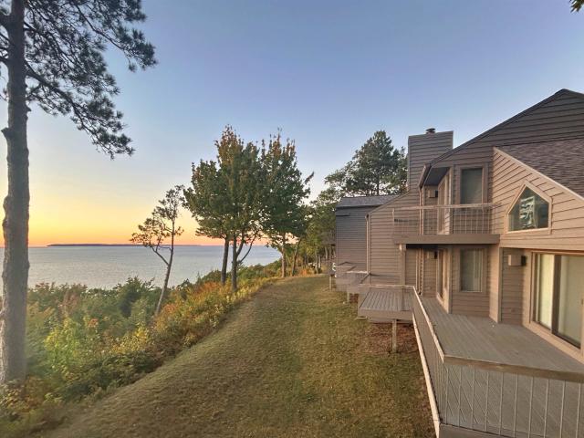 10 Vantage Pointe