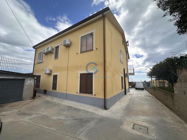 Via Roccani 61 10 vani 290mq