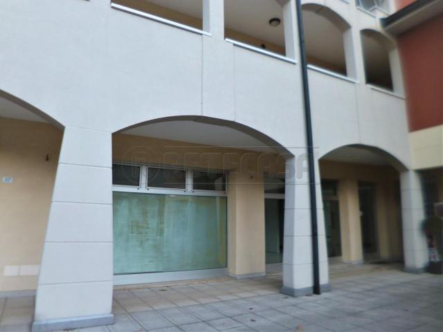 Via Generale dalla Chiesa 1 10 vani 206mq