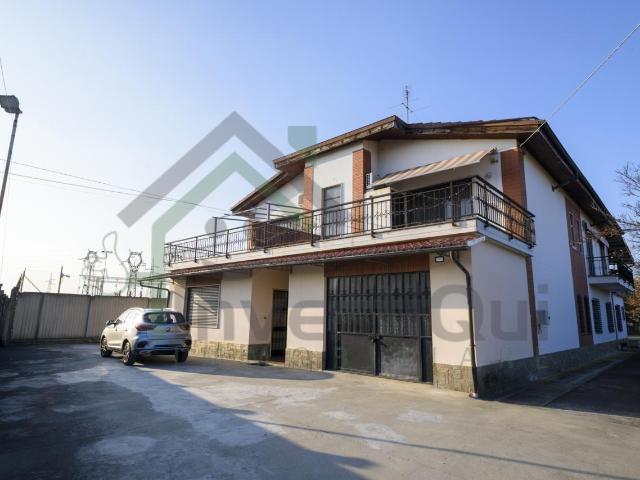Via Lombardore 243 10 vani 300mq