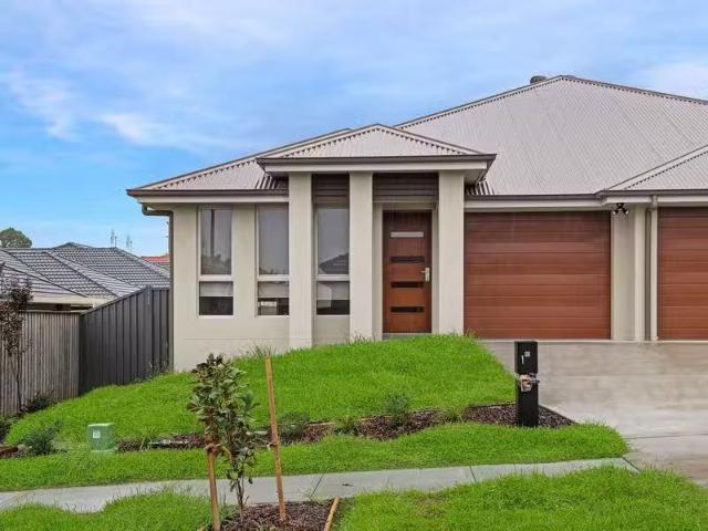 10 Verbena Avenue, HAMLYN TERRACE Townhouse for rent Listed b.