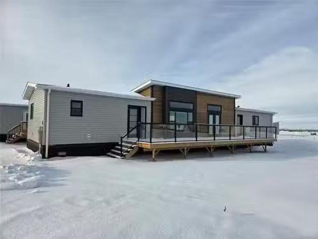 10 Vista Lane, Mitchell, MB, R5G 2X5 house for sale Listing.