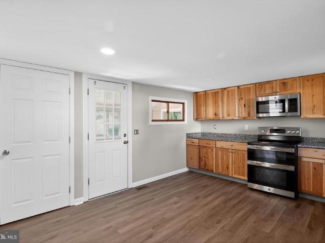 10 W East Street