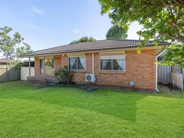 10 Wagtail Crescent, Ingleburn, NSW 2565