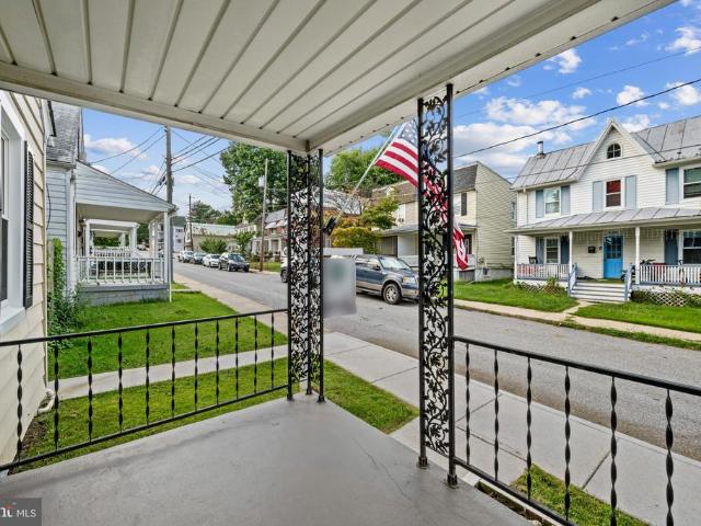 10 Ward Avenue