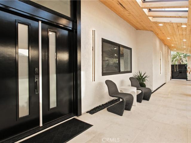 10 White Water Drive