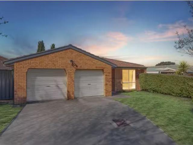 10 Windich Street, Ngunnawal House for rent Listed by Isabell.