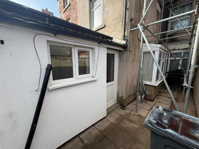 10 Windsor Terrace, FLEETWOOD FY7 1 bed flat to rent £400 pcm £92 pw