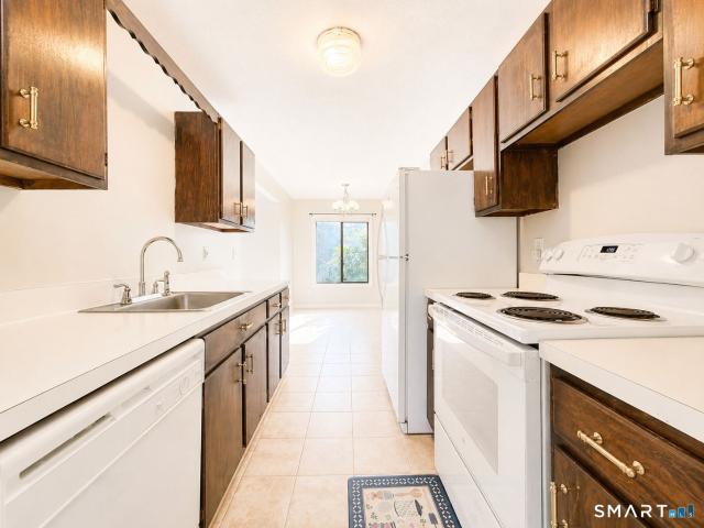 10 Woodsedge Drive Unit 6A, Newington, US, CT