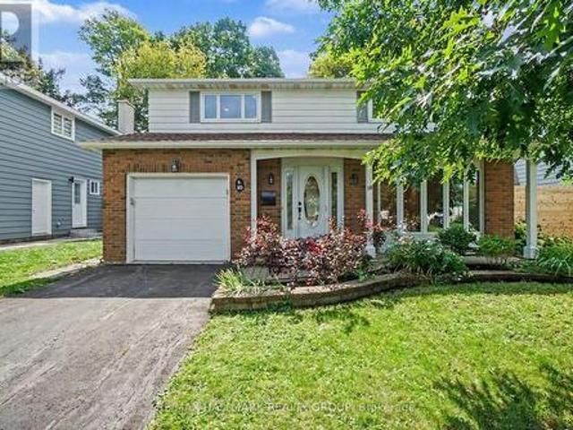 10 Woodview Crescent, Ottawa, ON, K1B 3A9 house for lease | Listing ID X13716 | Royal LePage