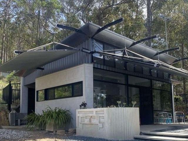 10 x 10 x 10. Ten Acres, Ten minutes from Bermagui Beach, Sleeps Ten