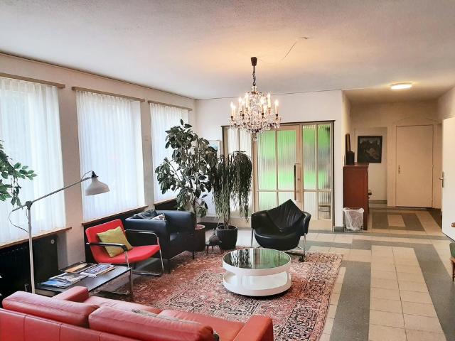 10 Zimmer, 44 m²