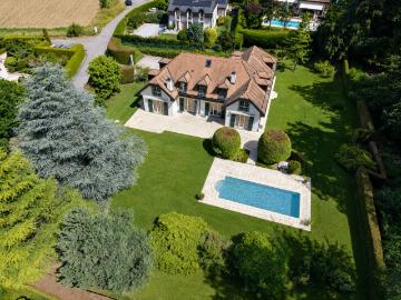10 Zimmer Familienhaus in grüner Umgebung