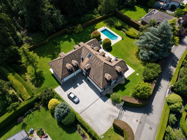 10 Zimmer Familienhaus in grüner Umgebung