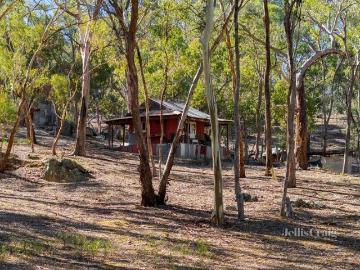 10 Acre Native Bushland Retreat with Glamping Shack