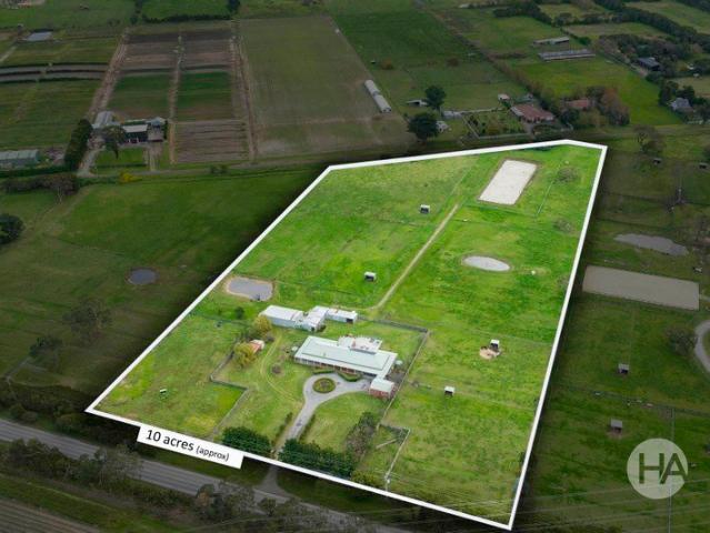 10 Acre Country Retreat Just 3 Minutes from the Village