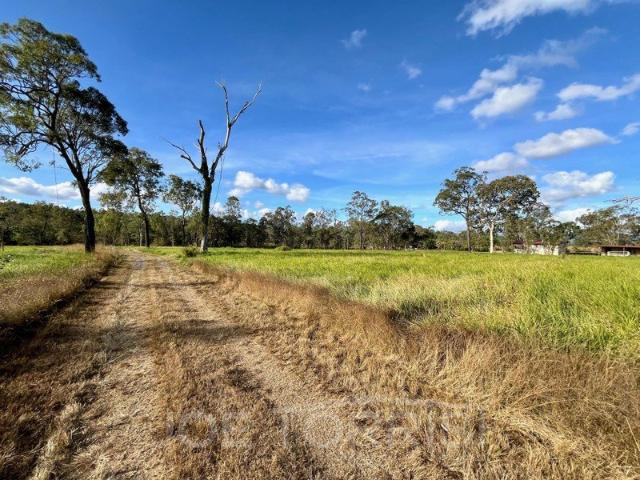 10 ACRES CAIRNS SIDE OF MAREEBAENOUGH SAID!