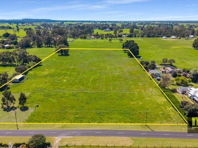 10 Acres of Lifestyle Opportunity in Glencoe
