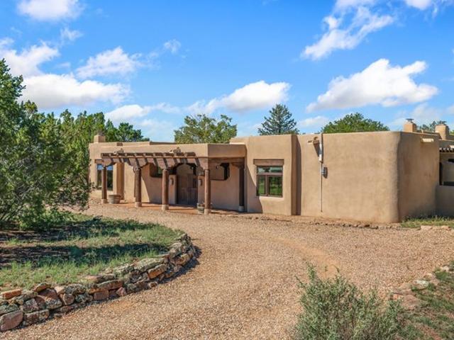 10 Antigua Rd, Santa Fe, NM 87508
