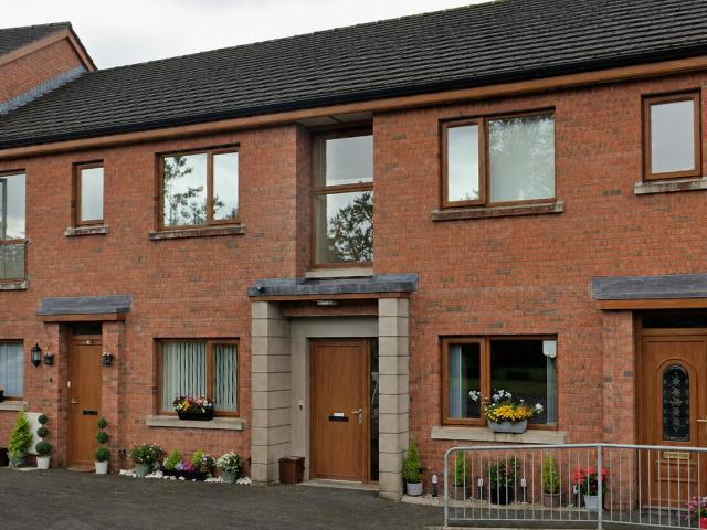 10 Ashgrove Lodge