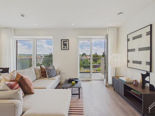 10 Aviator Drive, Brent Cross, London NW2, 1 bed flat to rent, £2,175 pcm | PrimeLocation
