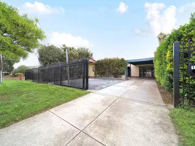 10 Barcoo Road, Para Hills, SA 5096