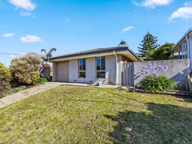 10 Barndoo Street, Hallett Cove, SA 5158 House for Rent