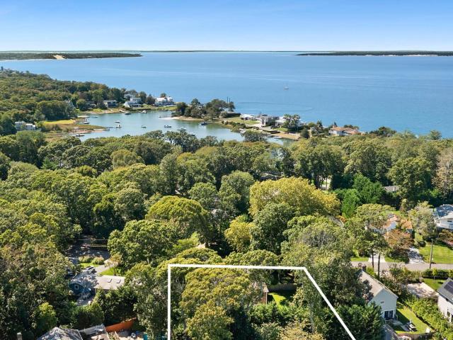10 Bay View Road N