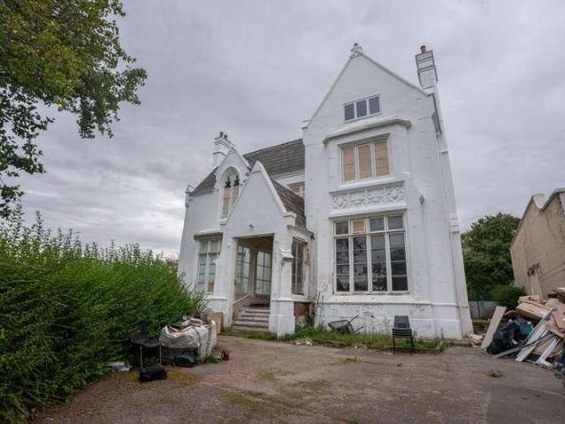 10 bed house for sale