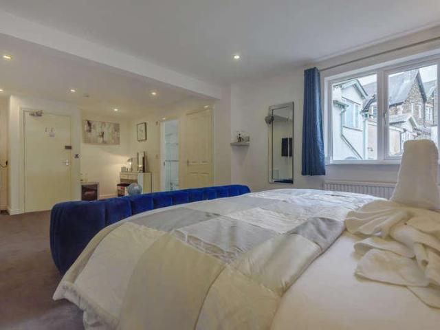 10 bed house for sale