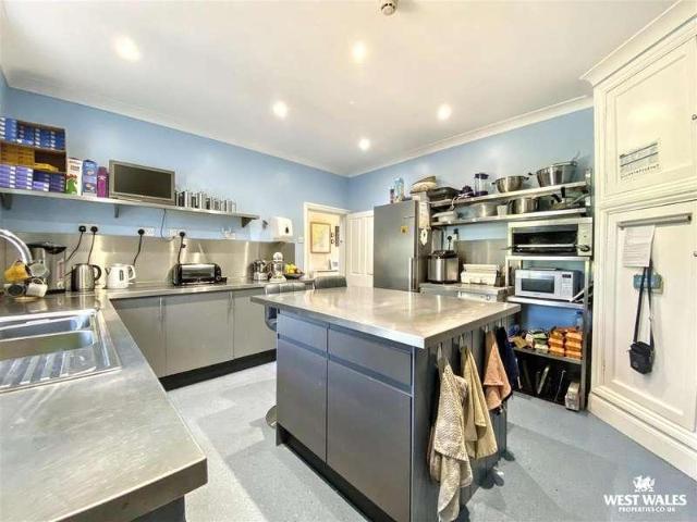 10 bed house for sale