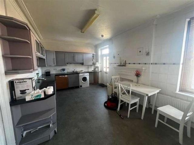 10 bed house for sale