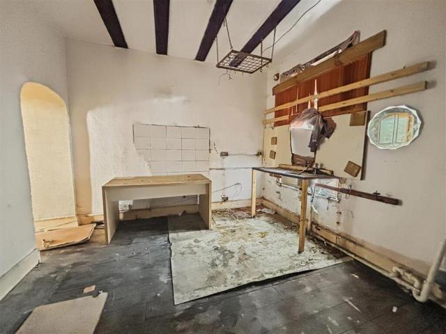10 bed house for sale